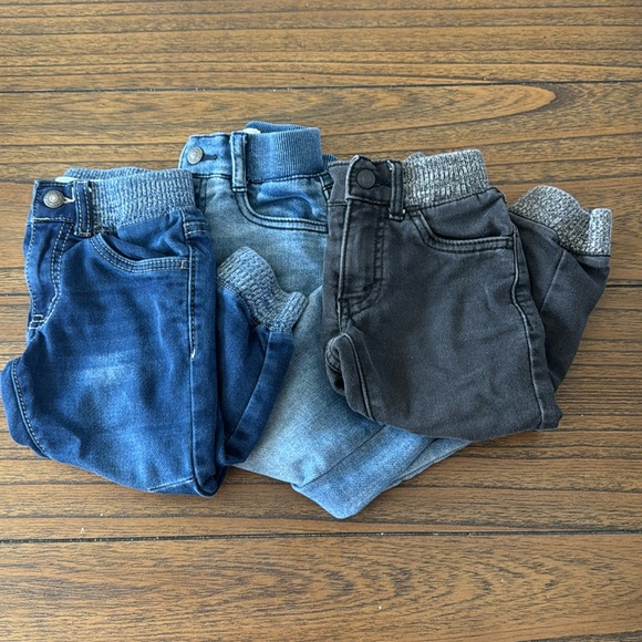 Great bundle of boys 2T Old Navy, Levi, & champion brand bottoms with 2 shirts - Picture 4 of 13